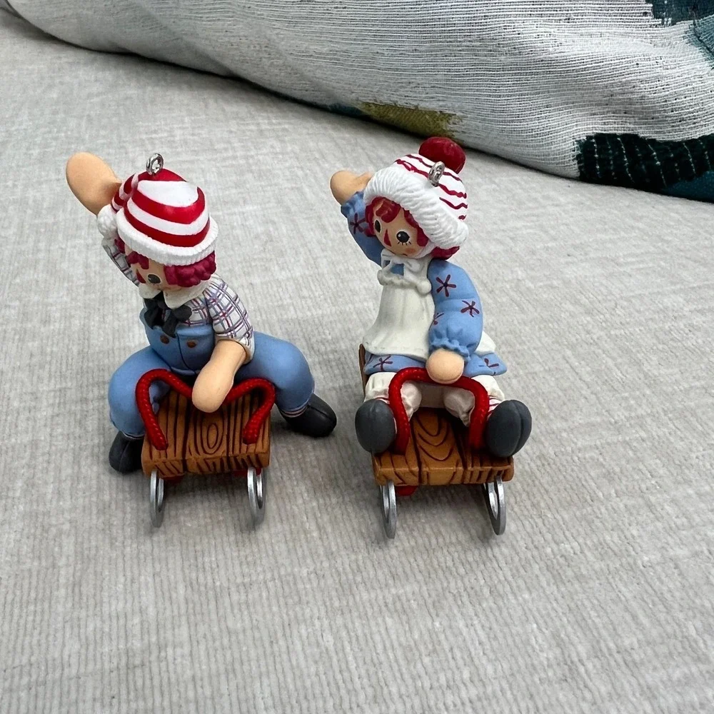 Hallmark Keepsake 2005 Raggedy Ann Andy Holiday Sledding Ornament‎ Set NIB